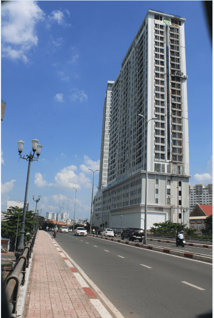 Căn hộ River Gate chụp từ cầu Ông Lãnh